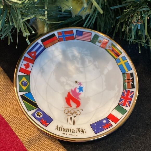 Hallmark Keepsake Ornament 1996 Parade of Nations The Olympic Spirit Collection - Picture 6 of 12
